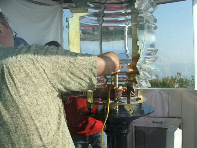 images/2007_Fresnel_Lens/Wiring the lamp.jpg
